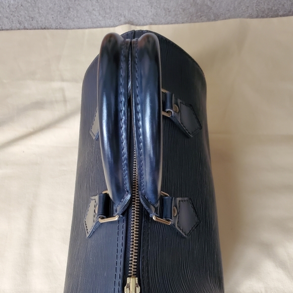 Louis Vuitton Speedy 25 Epi Black Handbag - Picture 11 of 16